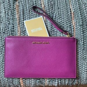 Michael kors wristlet